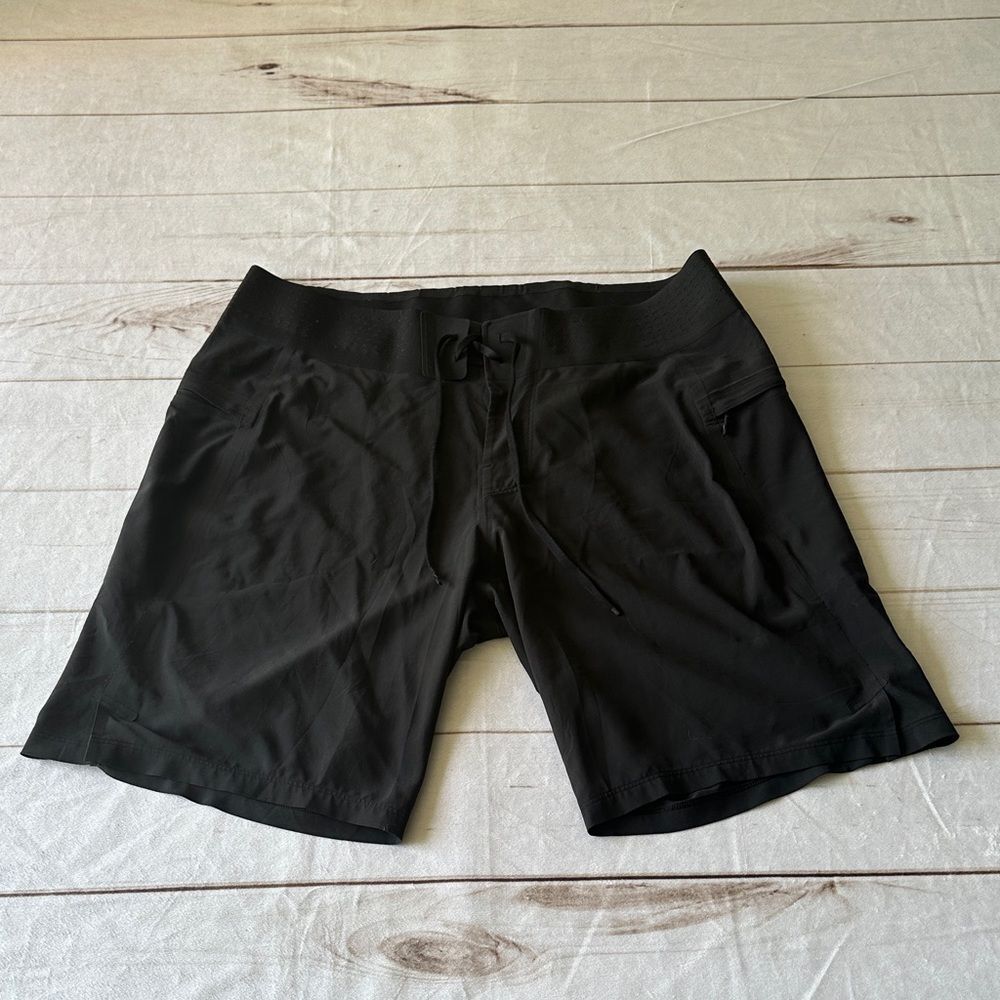 Lululemon Athletica Men's Black Board Shorts